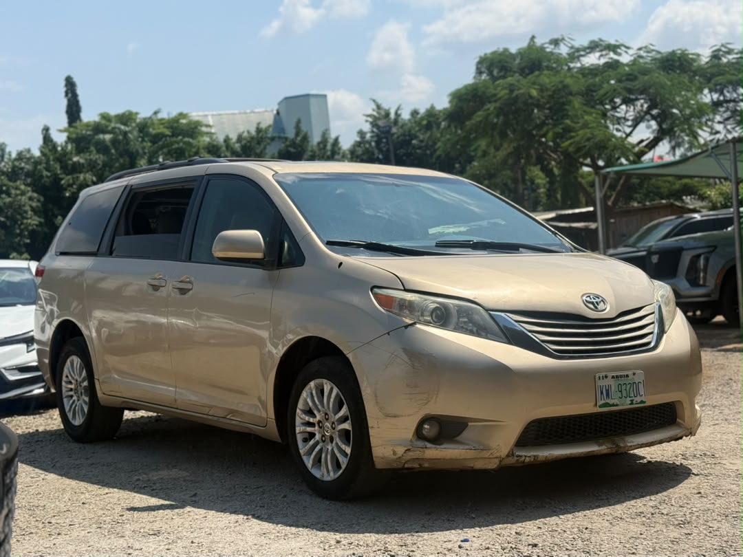 
								Distress Sell Extremely Clean Used Toyota Sienna 2010 for just 11.5m Abuja full									