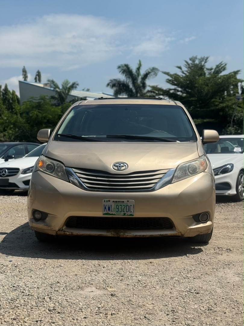 
								Distress Sell Extremely Clean Used Toyota Sienna 2010 for just 11.5m Abuja full									