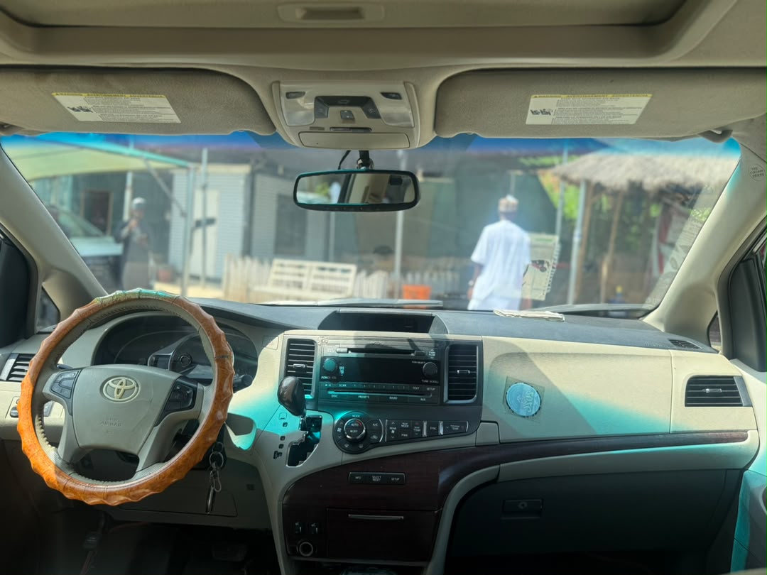 
								Distress Sell Extremely Clean Used Toyota Sienna 2010 for just 11.5m Abuja full									