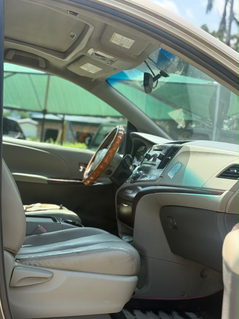 
								Distress Sell Extremely Clean Used Toyota Sienna 2010 for just 11.5m Abuja full									
