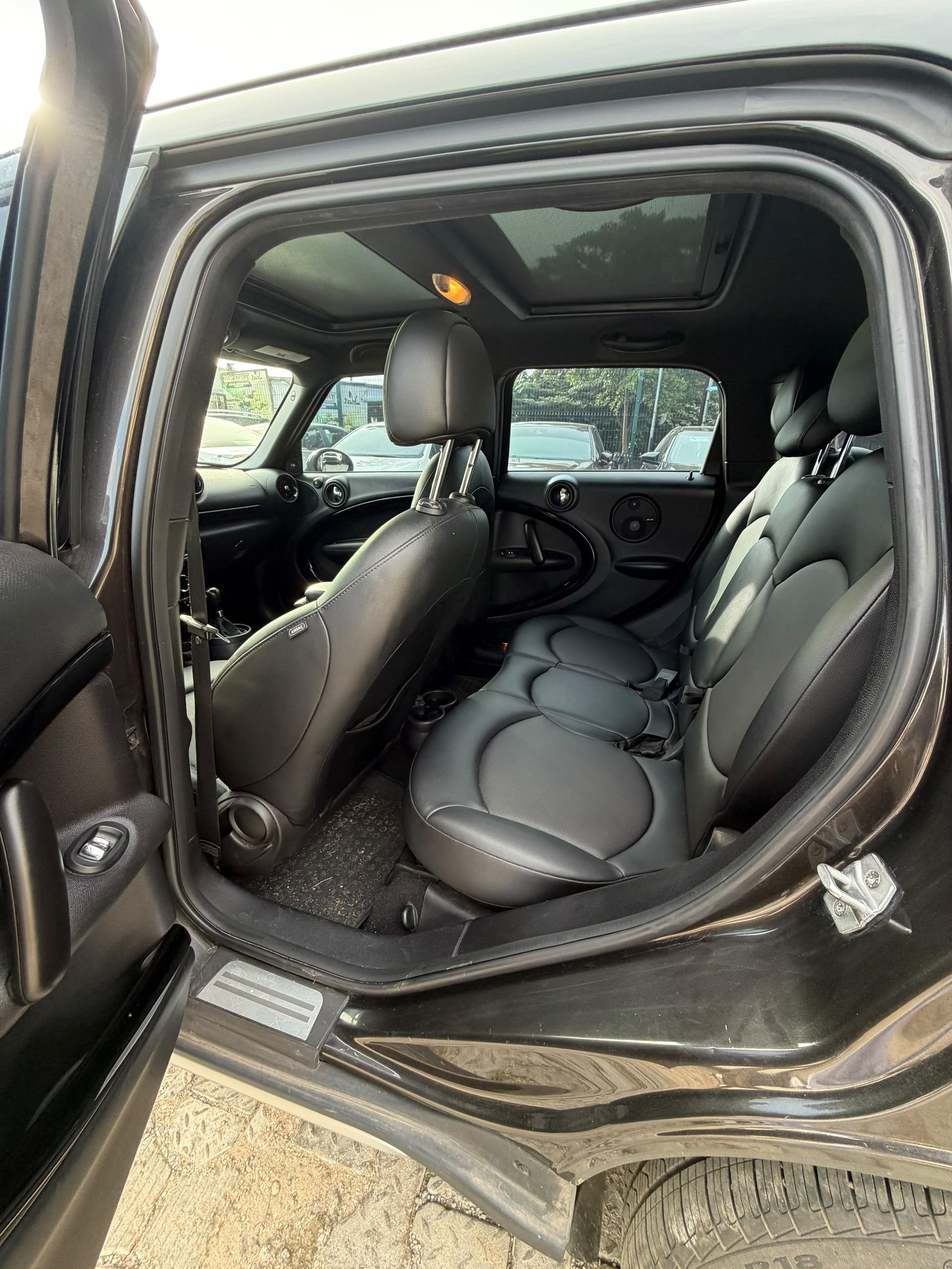 
								QUICK SALE!! 🚨  Foreign Used 2015 MINI Cooper Countryman Extremely clean • Everything working perfectly • Buy & Drive  💰 ₦13.5 Million 📍 Abuja full									