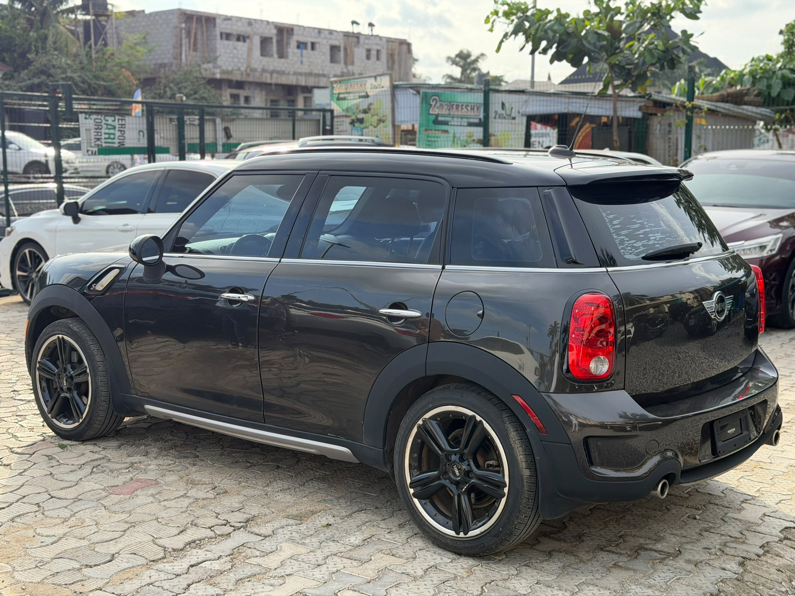 
								QUICK SALE!! 🚨  Foreign Used 2015 MINI Cooper Countryman Extremely clean • Everything working perfectly • Buy & Drive  💰 ₦13.5 Million 📍 Abuja full									
