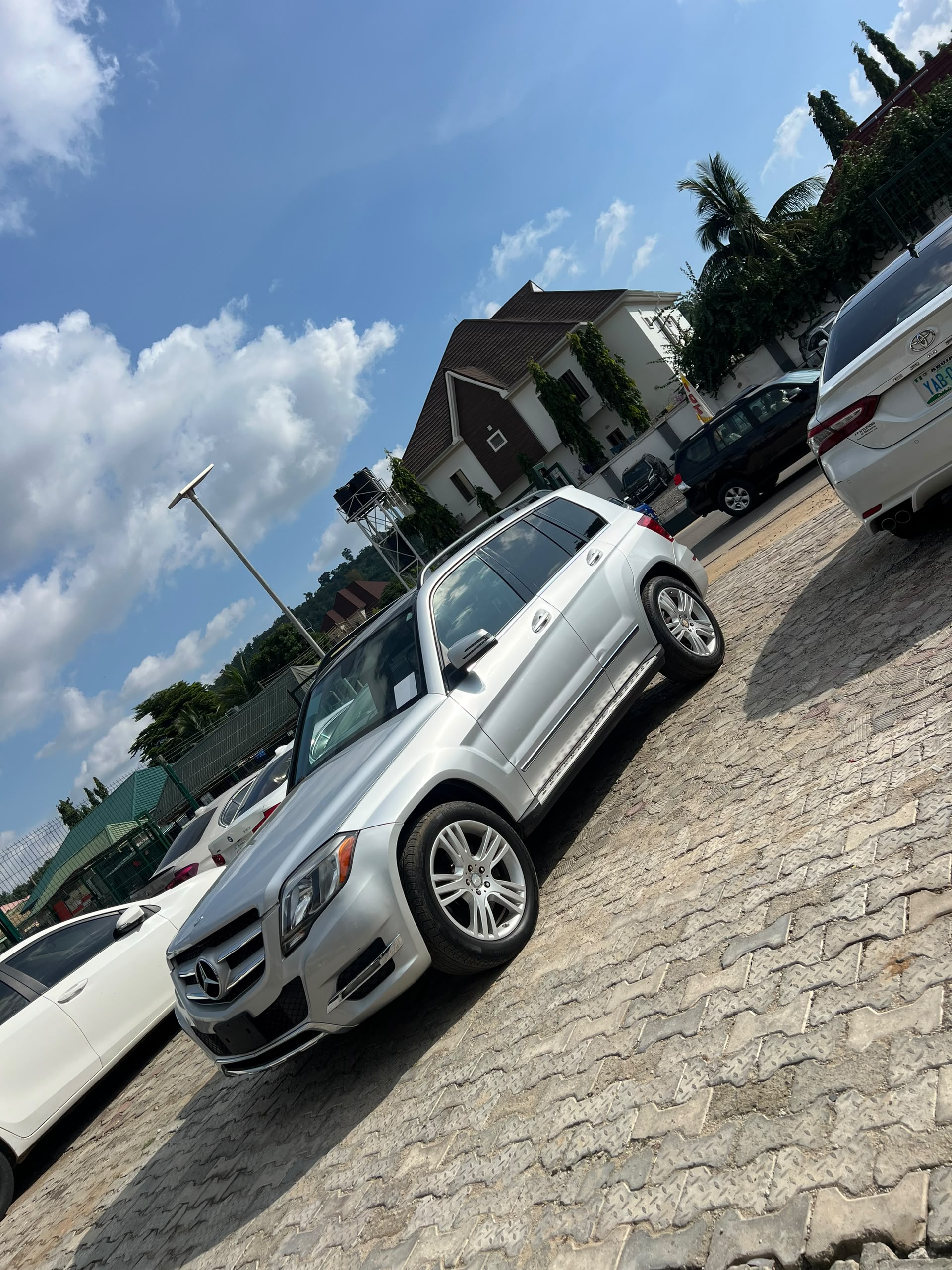 
								QUICK SALE!! 🚨  Foreign Used Mercedes-Benz GLK 350 Extremely clean • Everything working perfectly • Buy & Drive  💰 ₦18.5 Million 📍 Abuja full									
