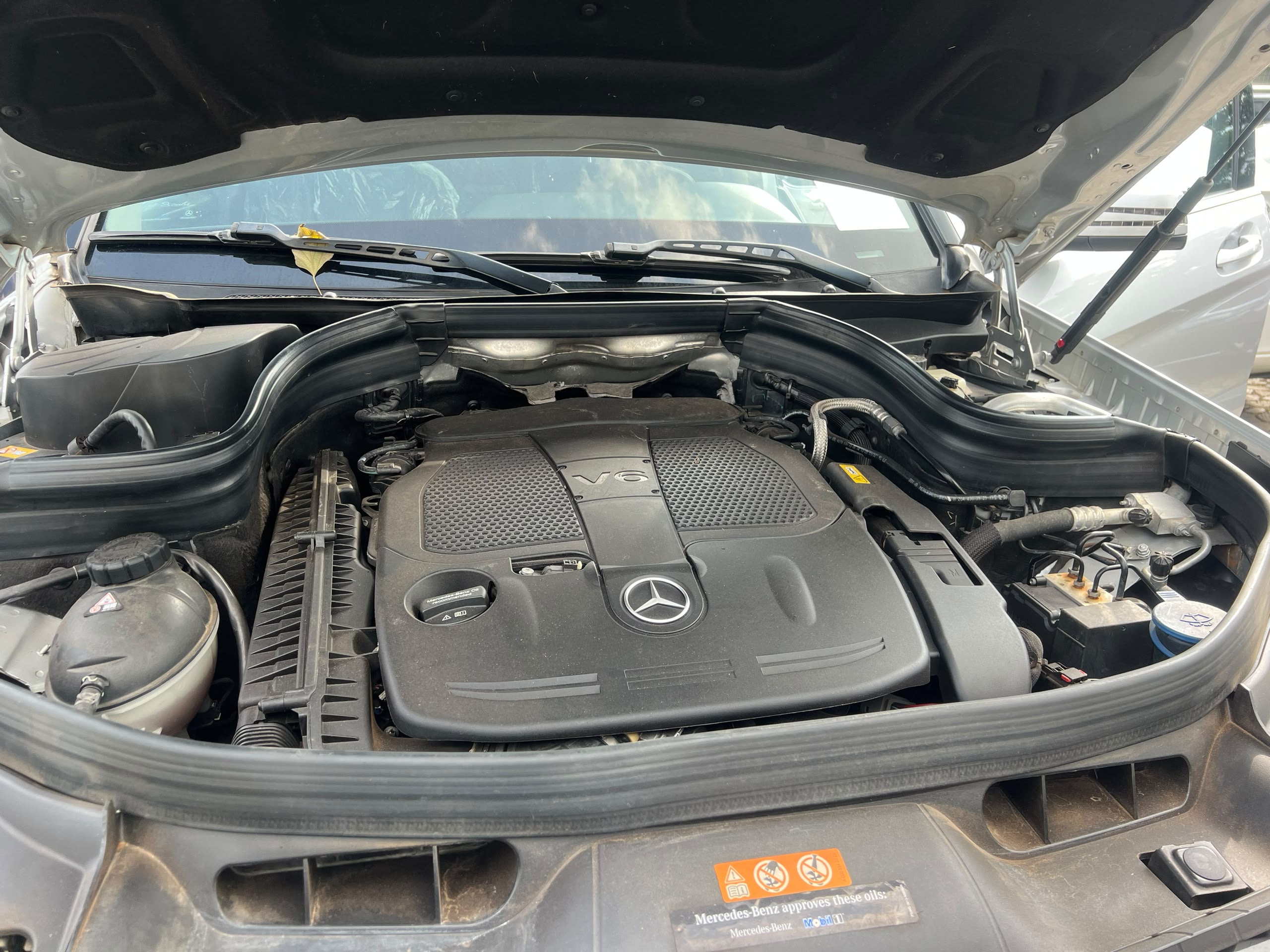 
								QUICK SALE!! 🚨  Foreign Used Mercedes-Benz GLK 350 Extremely clean • Everything working perfectly • Buy & Drive  💰 ₦18.5 Million 📍 Abuja full									