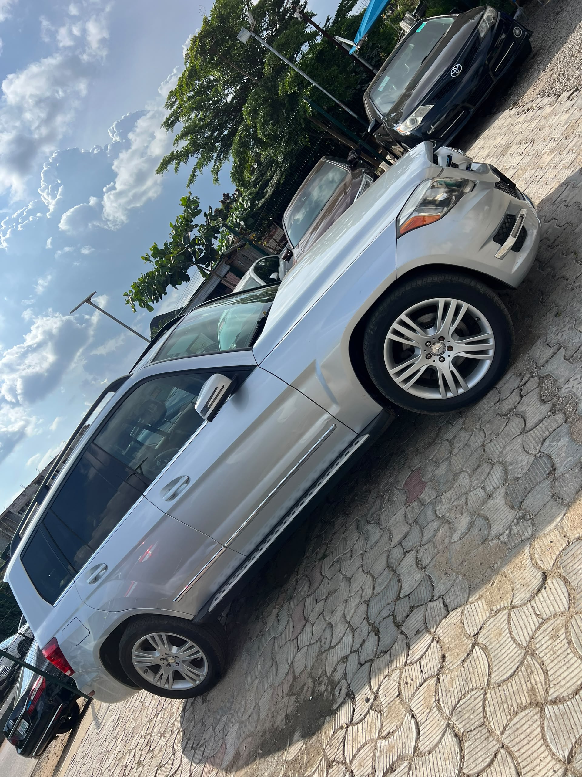
								QUICK SALE!! 🚨  Foreign Used Mercedes-Benz GLK 350 Extremely clean • Everything working perfectly • Buy & Drive  💰 ₦18.5 Million 📍 Abuja full									