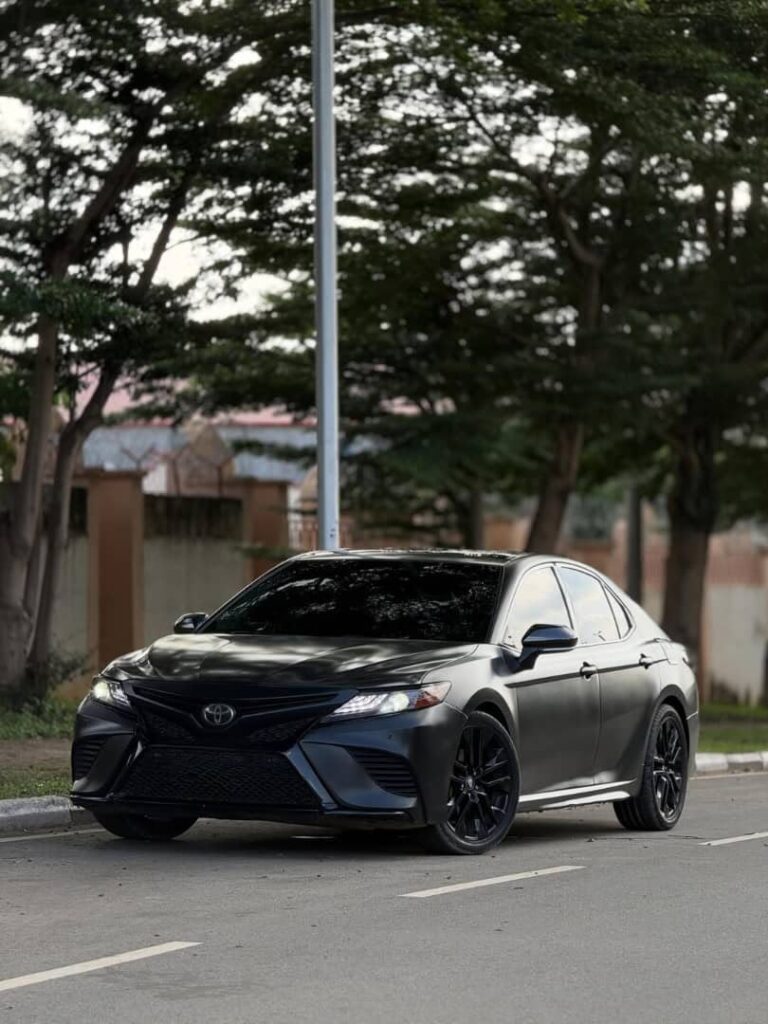 UP FOR SALE‼️‼️‼️ EXTREMELY CLEAN TOYOTA CAMRY XSE V6 2018 MODEL WITH ORIGINAL CUSTOM DUTY GOING FOR JUST ₦27,500,000 ONLYLOCATION ABUJA