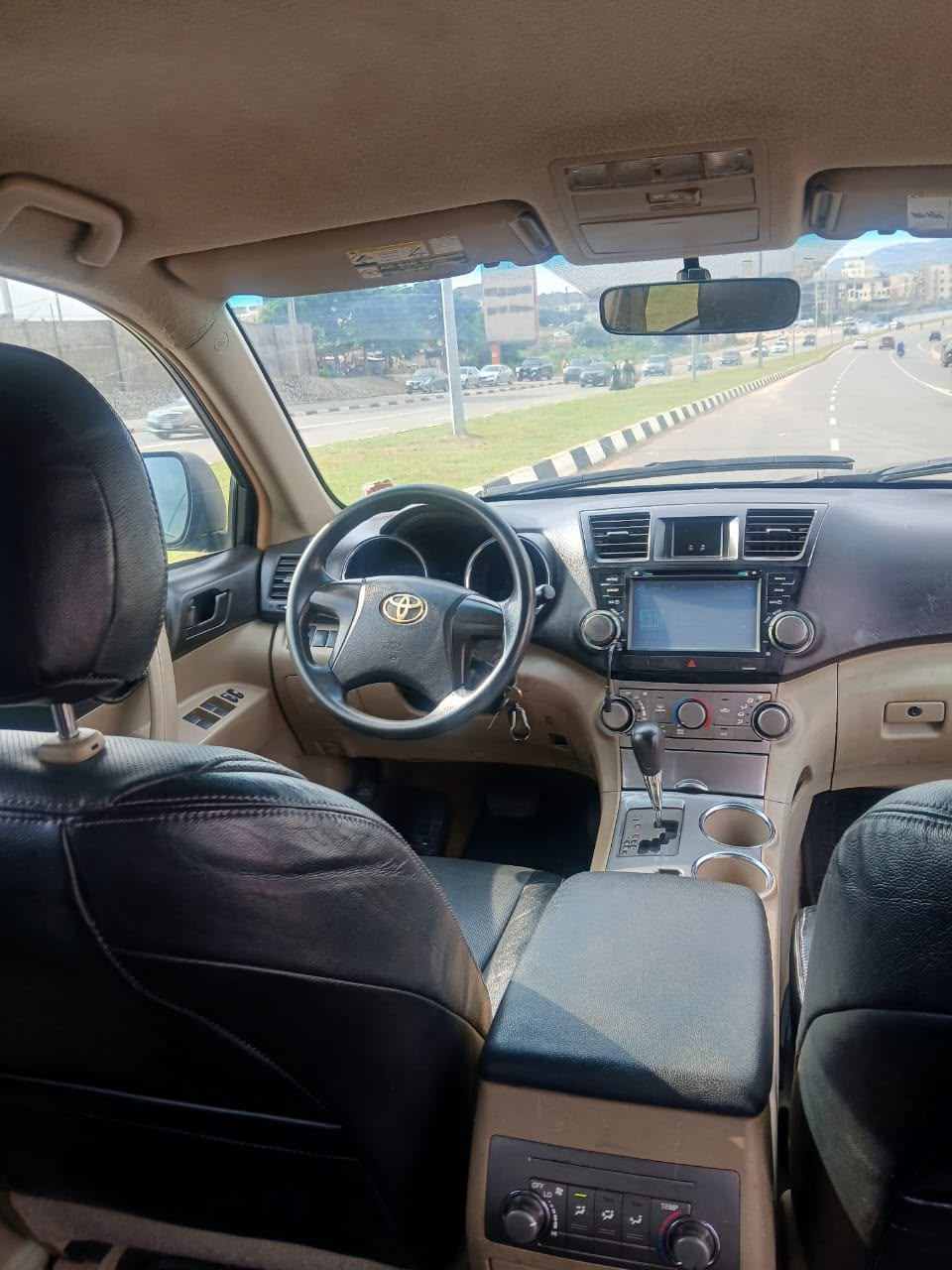 
								2010 uplifted to 2013  Toyota Highlander  Pure first body  First Grade  Untampered engine with extremely neat interior and engine room   Selling for ₦8,500,000. with me in Kubwa. full									