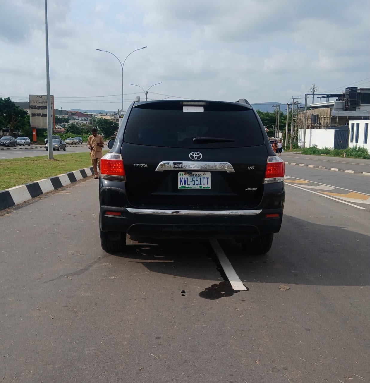
								2010 uplifted to 2013  Toyota Highlander  Pure first body  First Grade  Untampered engine with extremely neat interior and engine room   Selling for ₦8,500,000. with me in Kubwa. full									
