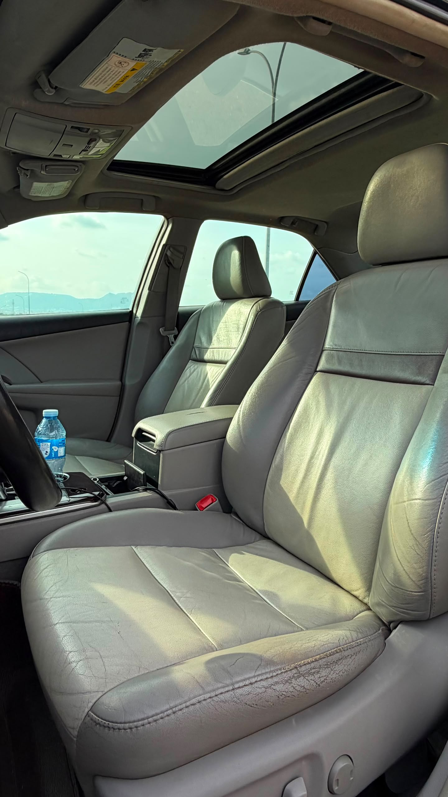 
								BELGIUM GRADE 2014 TOYOTA CAMRY XLE WITH PUSH TO START, UNSCREWED ENGINE AND GEAR⚙️,SUNROOF,REAR AC VENT FIRST BODY,LEATHER SEATS AND VERIFIED DOCUMENTS VALID FOR 11 MILLION NAIRA ONLY full									