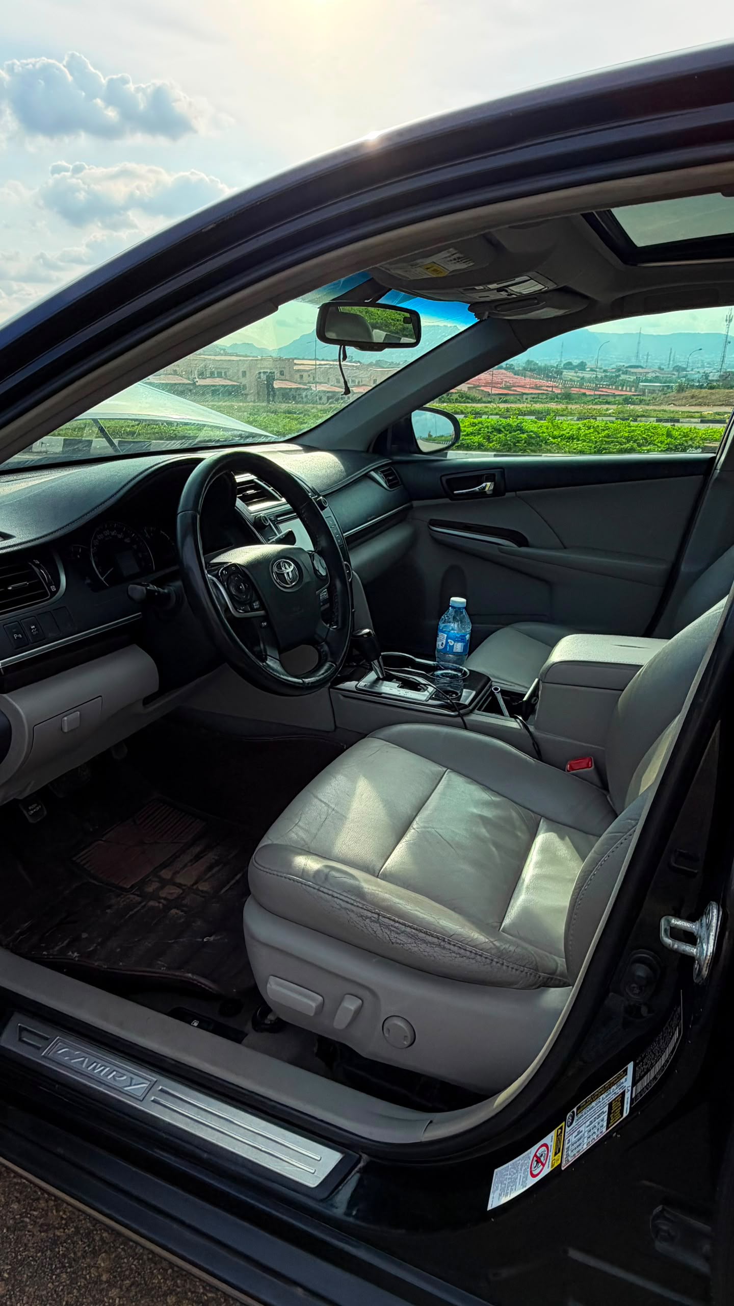 
								BELGIUM GRADE 2014 TOYOTA CAMRY XLE WITH PUSH TO START, UNSCREWED ENGINE AND GEAR⚙️,SUNROOF,REAR AC VENT FIRST BODY,LEATHER SEATS AND VERIFIED DOCUMENTS VALID FOR 11 MILLION NAIRA ONLY full									