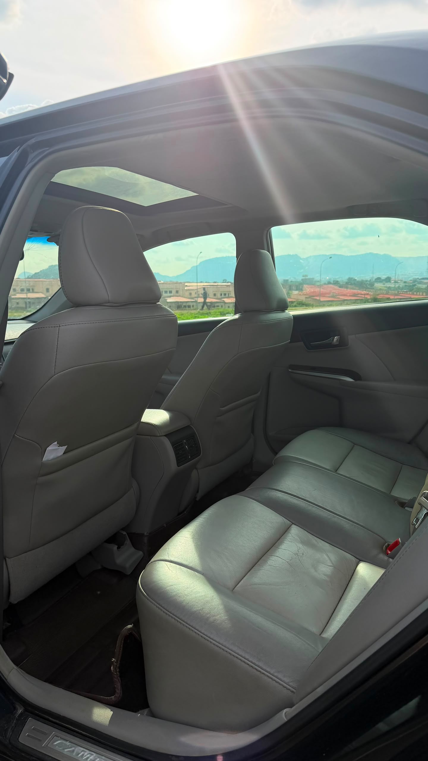 
								BELGIUM GRADE 2014 TOYOTA CAMRY XLE WITH PUSH TO START, UNSCREWED ENGINE AND GEAR⚙️,SUNROOF,REAR AC VENT FIRST BODY,LEATHER SEATS AND VERIFIED DOCUMENTS VALID FOR 11 MILLION NAIRA ONLY full									
