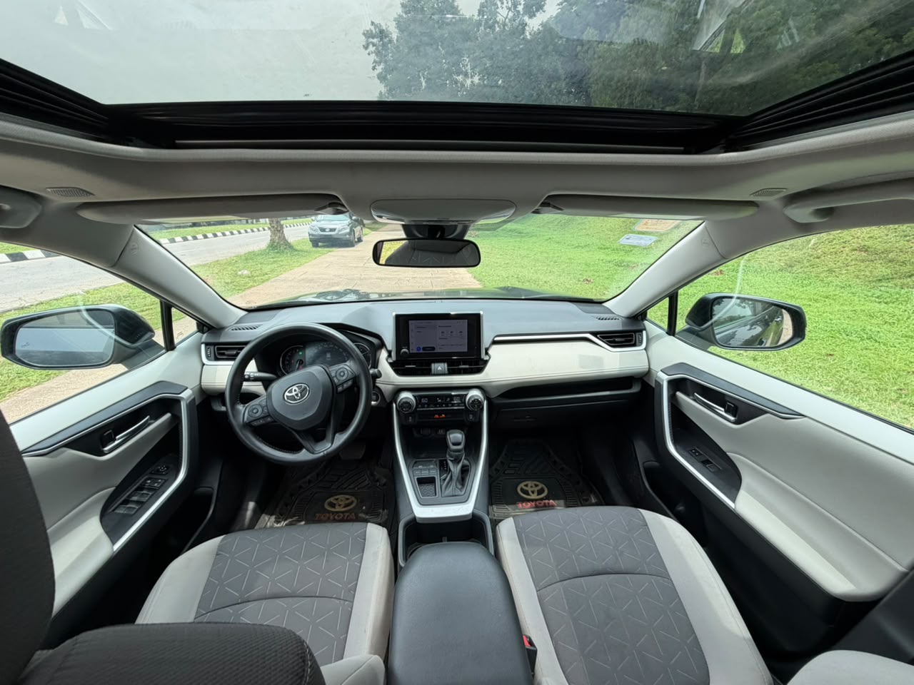 
								Just EnTeReD🚀  FOREIGN USED 2024 TOYOTA RAV4 XLE Available In MinT ComDiTioN….  PRICE; 37.5M OnLy💰   Keyless✅ sunroof✅ Durability✅ Fuel efficiency✅ 4plugs engine✅Custom Duty  AbuJa LoKaTioN full									