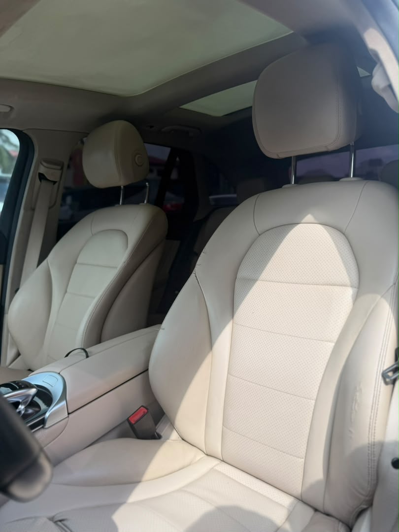 
								BELGIUM GRADE FULL OPTION 2016 MERCEDES GLC300  PRICE: 23.5M full									