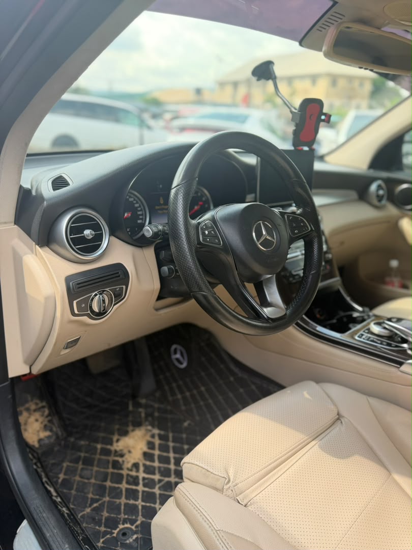 
								BELGIUM GRADE FULL OPTION 2016 MERCEDES GLC300  PRICE: 23.5M full									