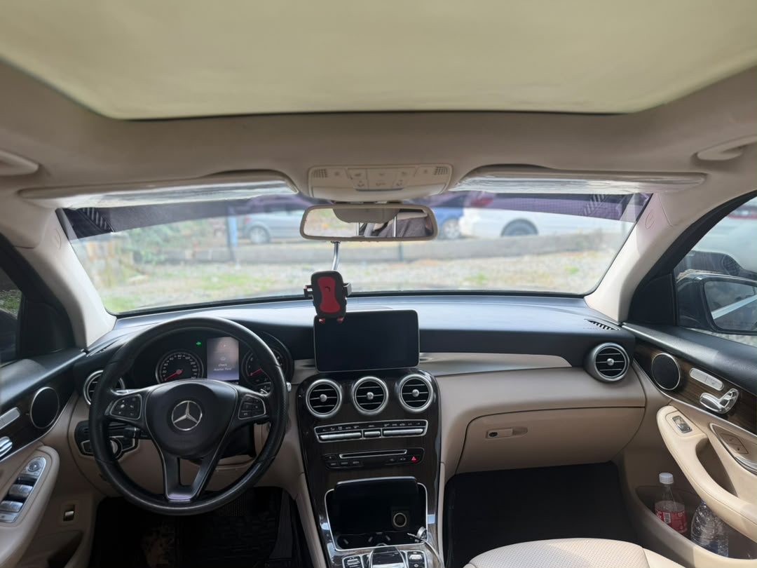 
								BELGIUM GRADE FULL OPTION 2016 MERCEDES GLC300  PRICE: 23.5M full									