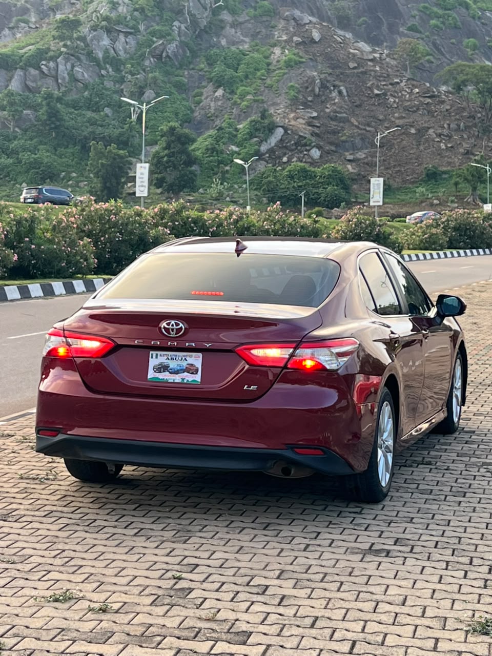 
								Foreign used Toyota Camry 2018 model, low mileage, custom duty fully paid accident free, everything is in good condition going for 19.5m Abuja deal full									