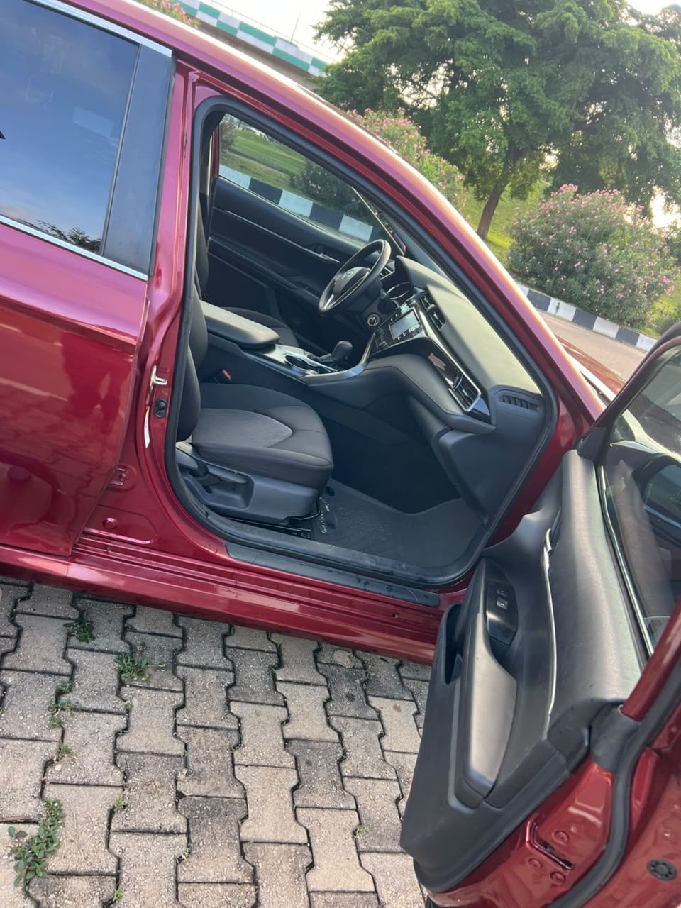 
								Foreign used Toyota Camry 2018 model, low mileage, custom duty fully paid accident free, everything is in good condition going for 19.5m Abuja deal full									