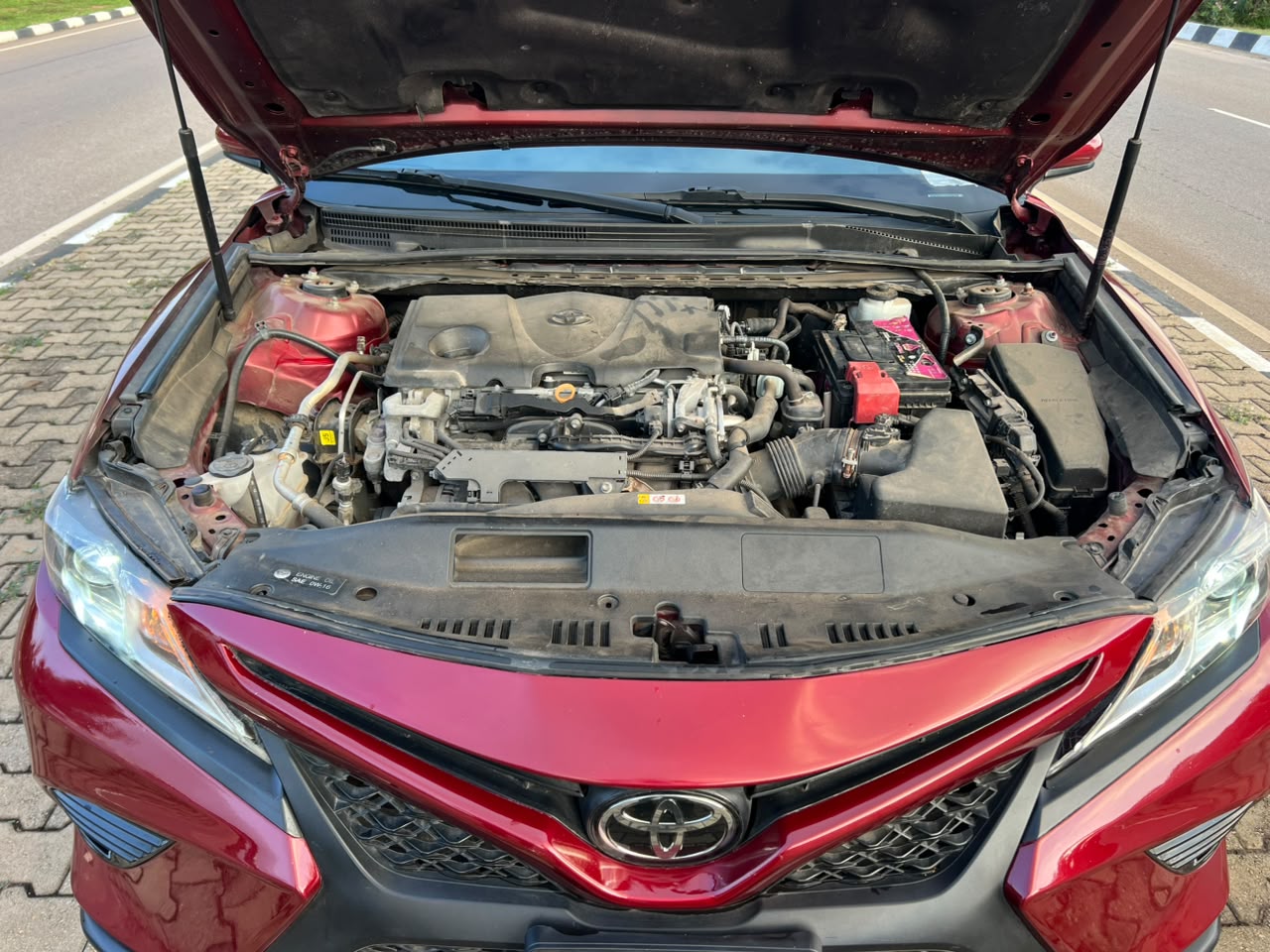 
								Foreign used Toyota Camry 2018 model, low mileage, custom duty fully paid accident free, everything is in good condition going for 19.5m Abuja deal full									