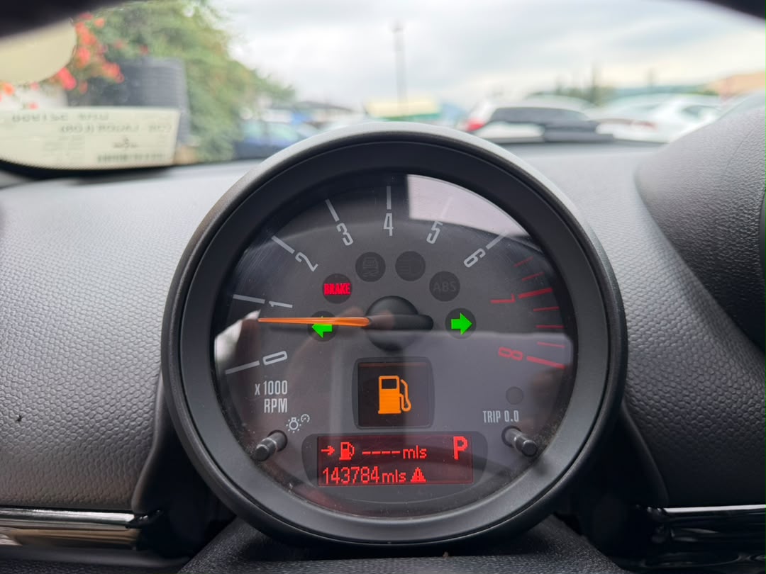 
								CLEAN FOREIGN USED 2015 MINI COOPER SPORT  PRICE: 13.5M full									