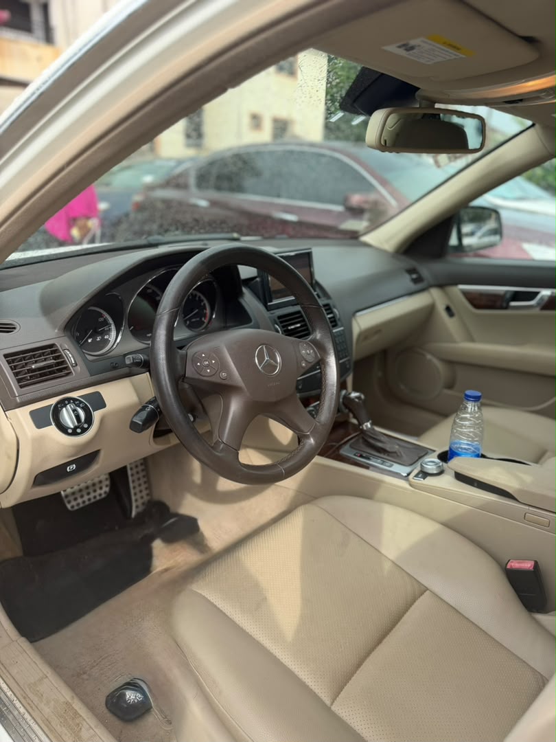 
								SUPER CLEAN FOREIGN USED 2009 MERCEDES C350  PRICE: 9M full									