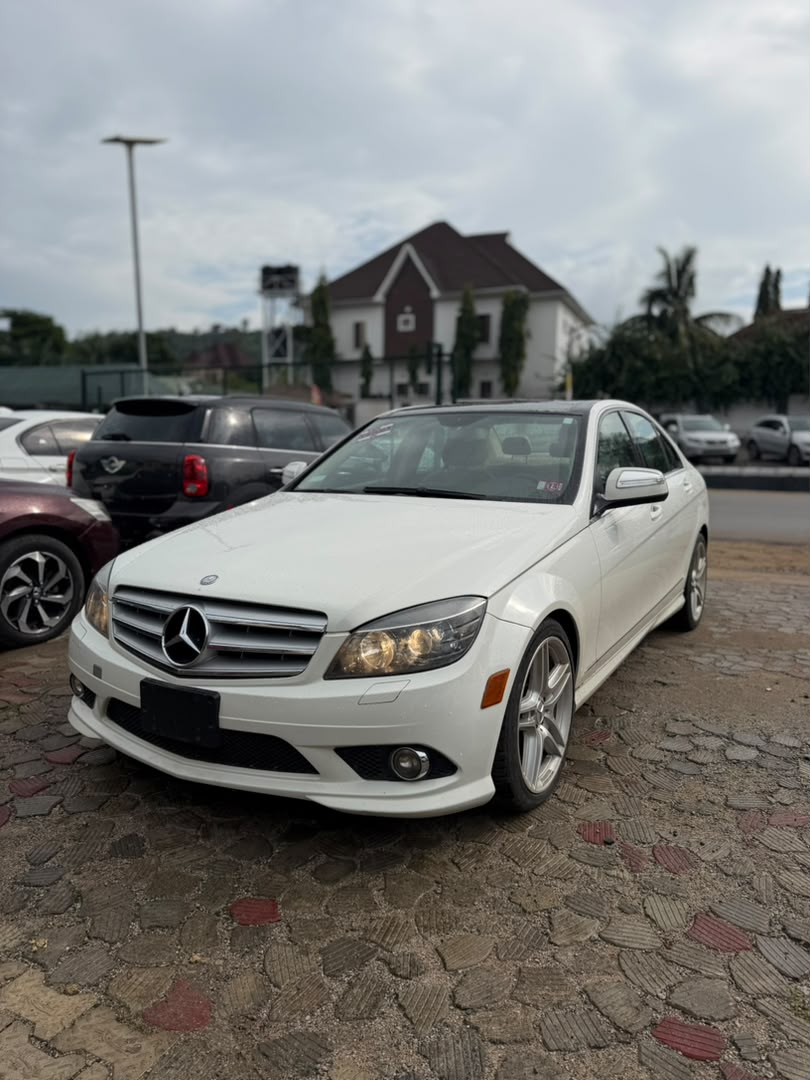 
								SUPER CLEAN FOREIGN USED 2009 MERCEDES C350  PRICE: 9M full									