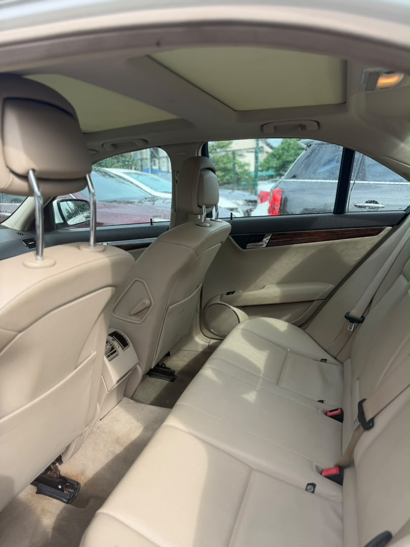 
								SUPER CLEAN FOREIGN USED 2009 MERCEDES C350  PRICE: 9M full									