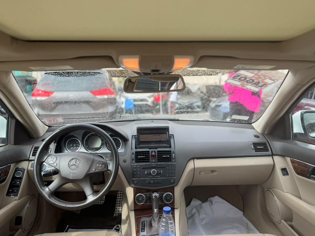 
								SUPER CLEAN FOREIGN USED 2009 MERCEDES C350  PRICE: 9M full									