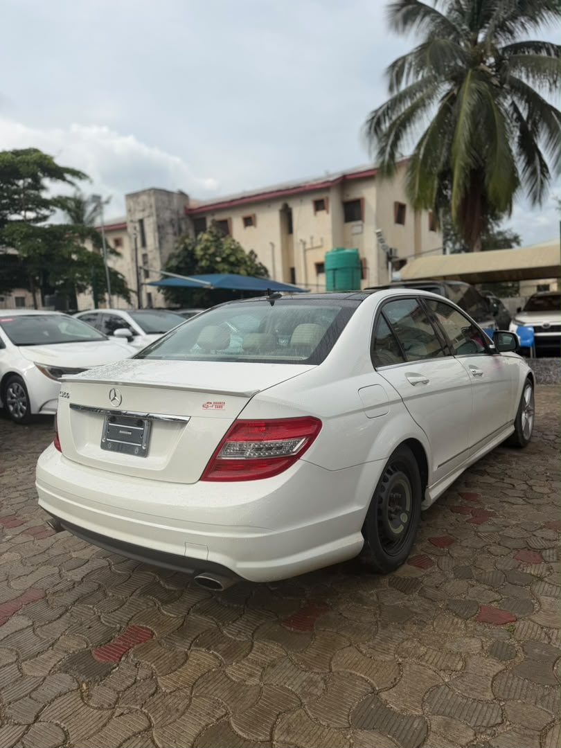 
								SUPER CLEAN FOREIGN USED 2009 MERCEDES C350  PRICE: 9M full									