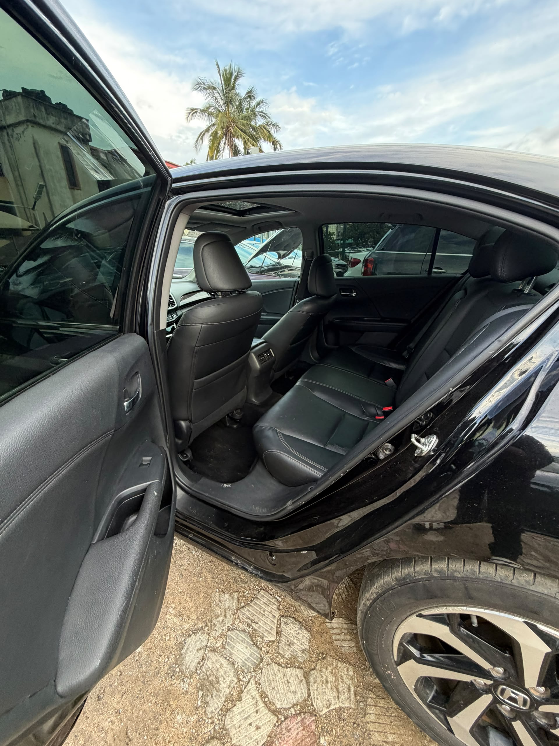 
								QUICK SALE!! 🚨  Foreign Used Honda Accord 2017 Extremely clean • Full option • Everything working perfectly • Buy & Drive  💰 ₦17.5 Million 📍 Abuja full									