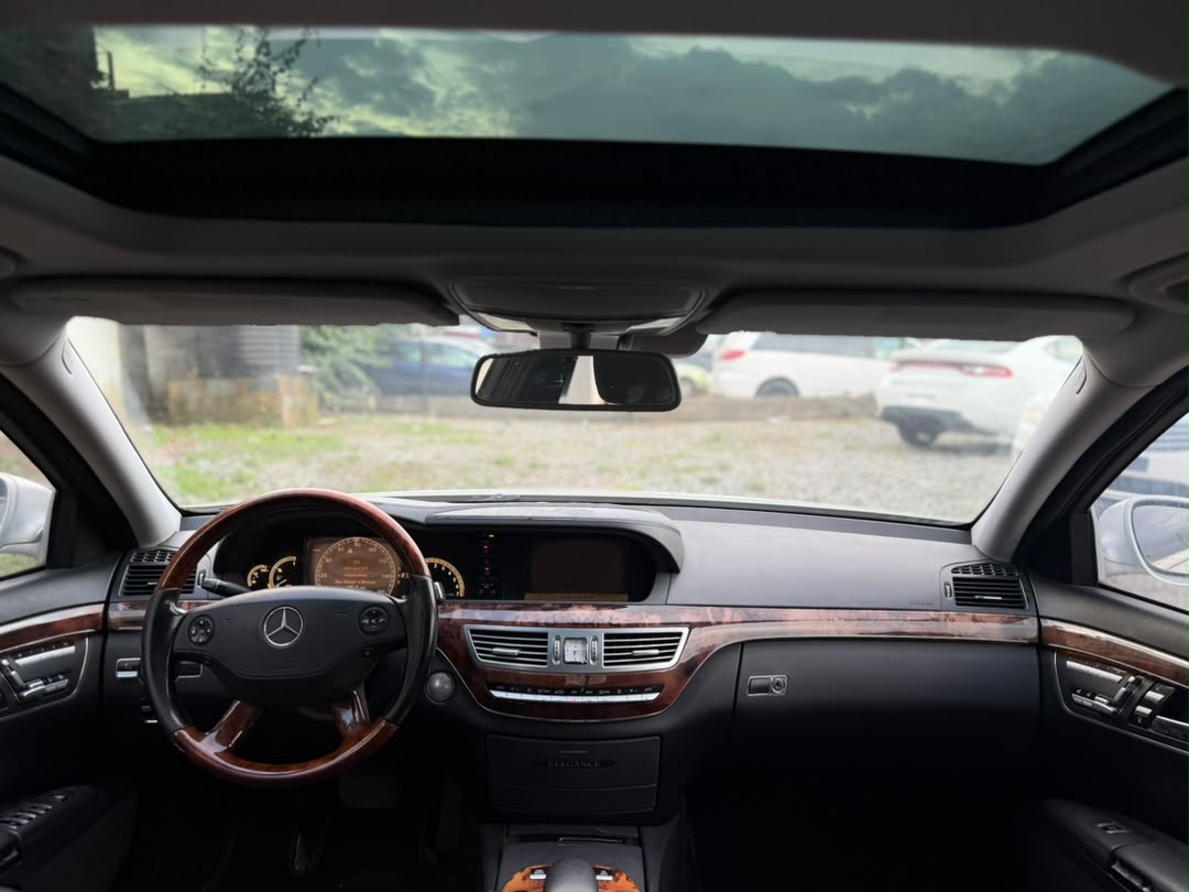 
								UNREGISTERED 2008 MERCEDES S550 IN VERY GOOD CONDITION AVAILABLE  PRICE: 18M full									