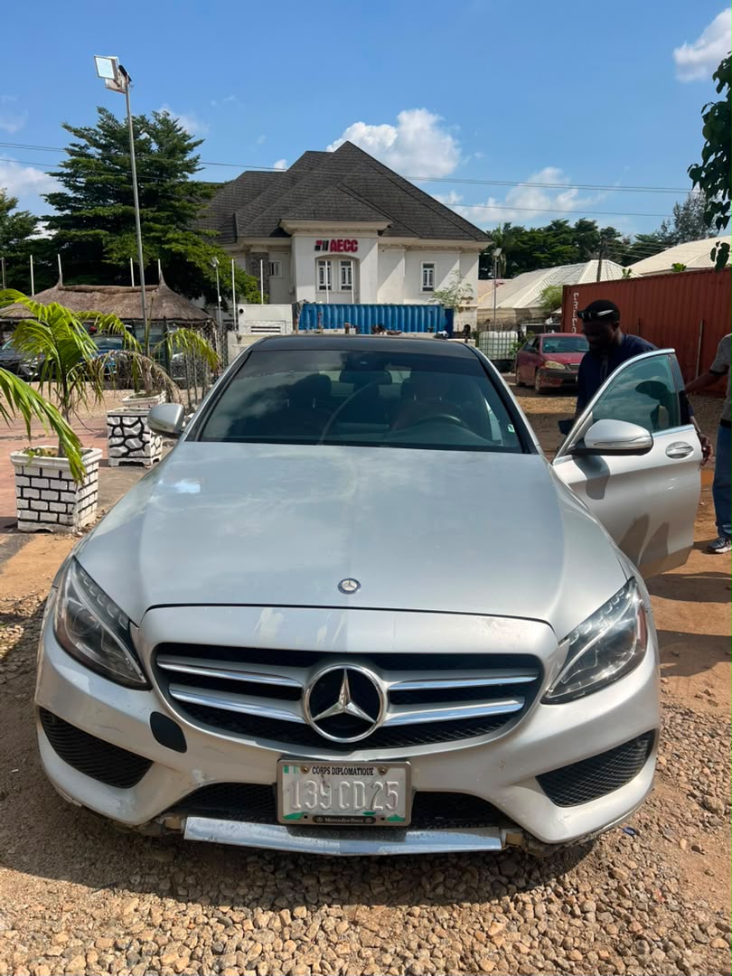 
								Distress Sell Neatly Used Mercedes Benz C300 2016 for just 7.9m Abuja full									