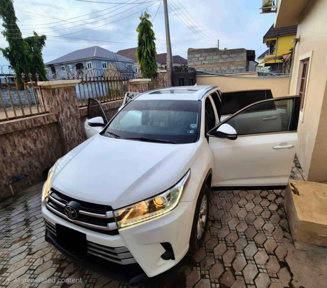 
								Distress Sale!!! Extremely Clean 2016 Toyota Highlander XLE Sunroof Keyless @ 16.8M Abuja deal… full									