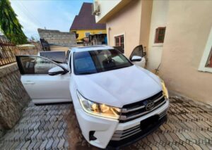 Distress Sale!!! Extremely Clean 2016 Toyota Highlander XLE Sunroof Keyless @ 16.8M Abuja deal…