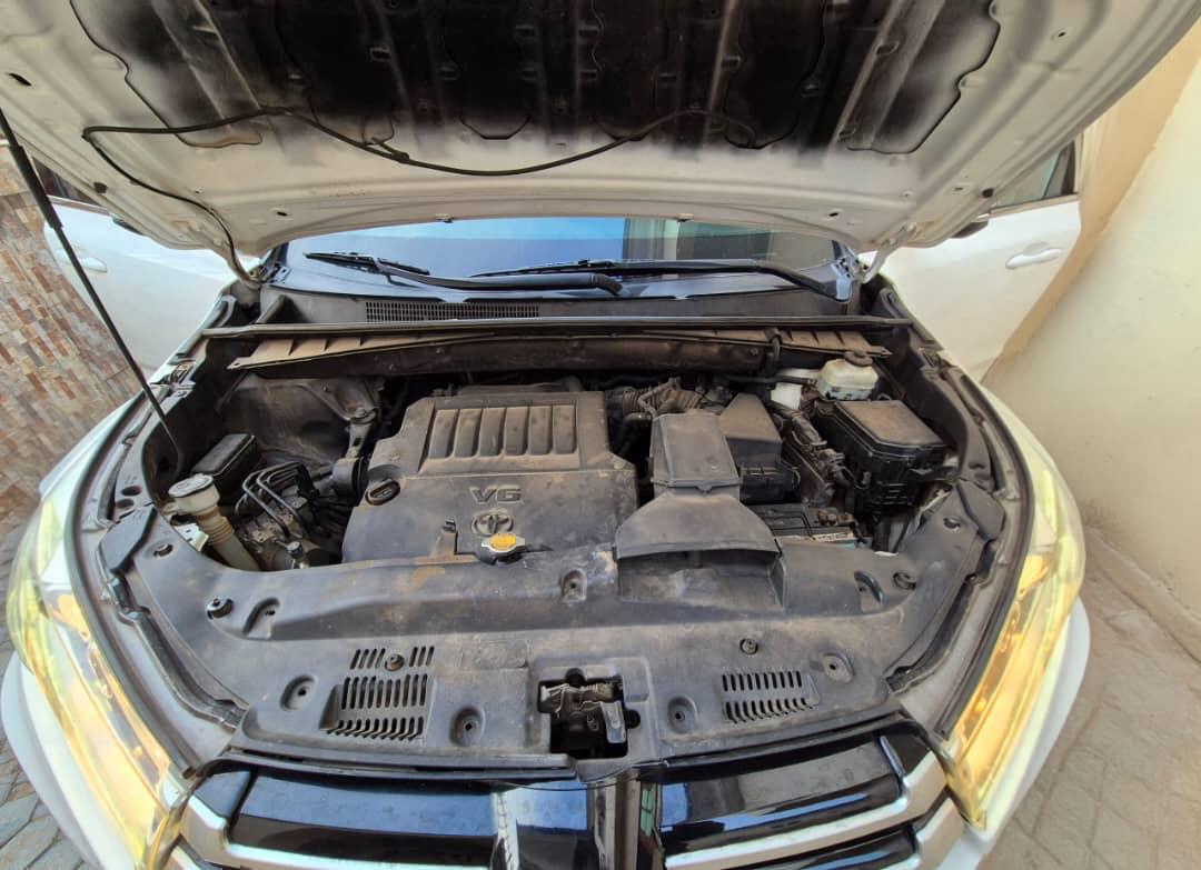 
								Distress Sale!!! Extremely Clean 2016 Toyota Highlander XLE Sunroof Keyless @ 16.8M Abuja deal… full									