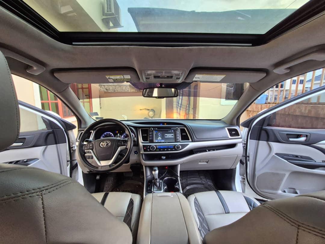 
								Distress Sale!!! Extremely Clean 2016 Toyota Highlander XLE Sunroof Keyless @ 16.8M Abuja deal… full									