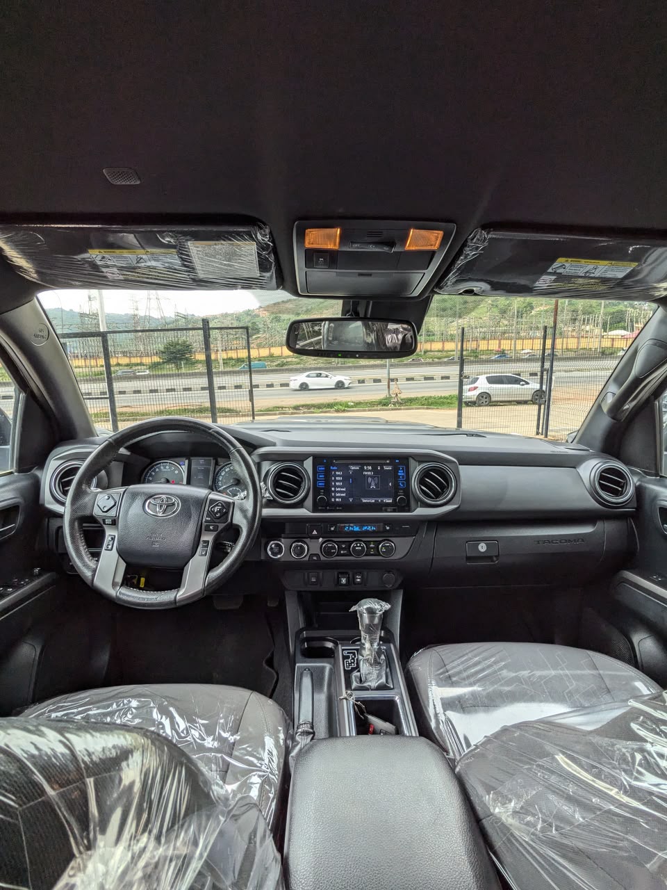 
								FOREIGN USED 2012 TOYOTA TACOMA V6 SR5 WITH ORIGINAL CUSTOM DUTY AVAILABLE FOR 25M full									
