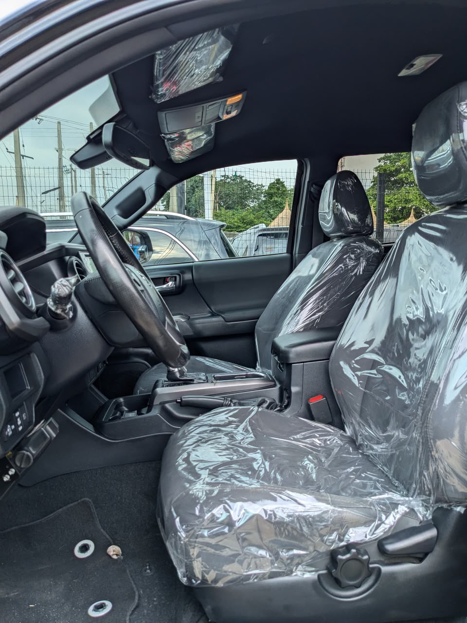 
								FOREIGN USED 2012 TOYOTA TACOMA V6 SR5 WITH ORIGINAL CUSTOM DUTY AVAILABLE FOR 25M full									