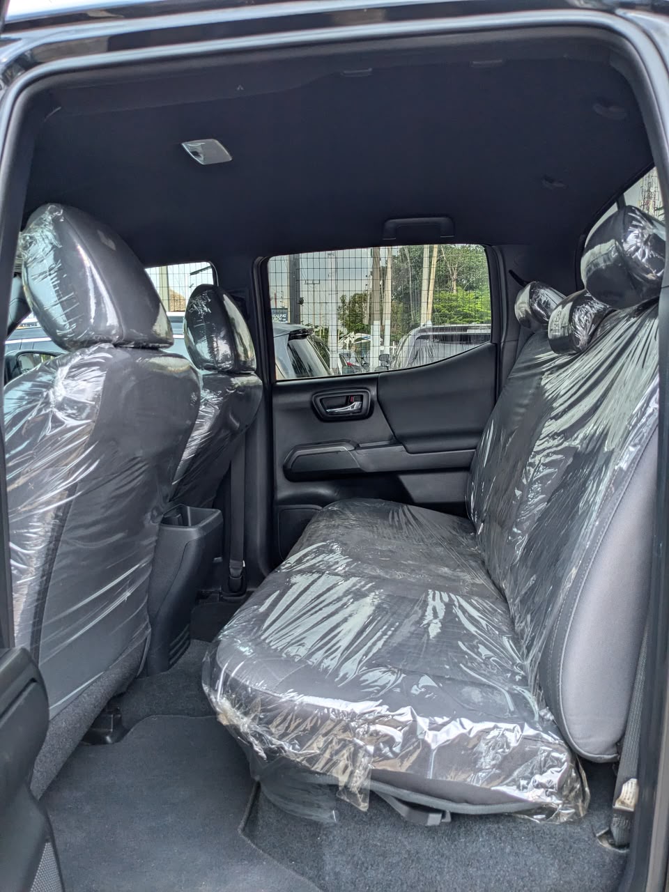 
								FOREIGN USED 2012 TOYOTA TACOMA V6 SR5 WITH ORIGINAL CUSTOM DUTY AVAILABLE FOR 25M full									