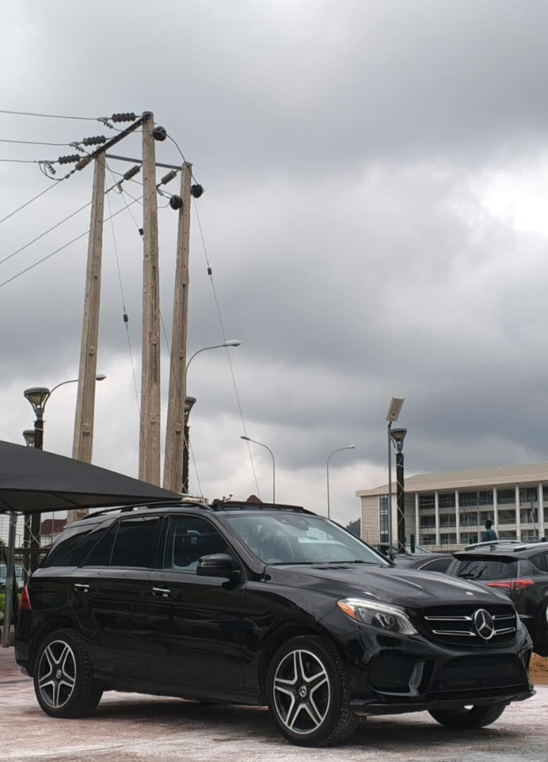 
								Foreign used Mercedes Benz GLE400 4matic 2017 model Full option With valid paper  Buy and drive 42million ngn full									