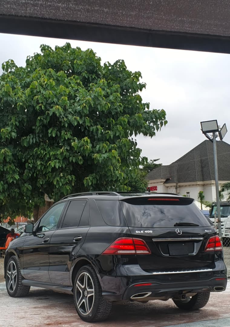 
								Foreign used Mercedes Benz GLE400 4matic 2017 model Full option With valid paper  Buy and drive 42million ngn full									