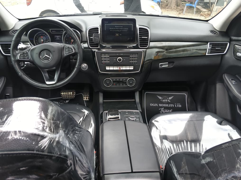 
								Foreign used Mercedes Benz GLE400 4matic 2017 model Full option With valid paper  Buy and drive 42million ngn full									