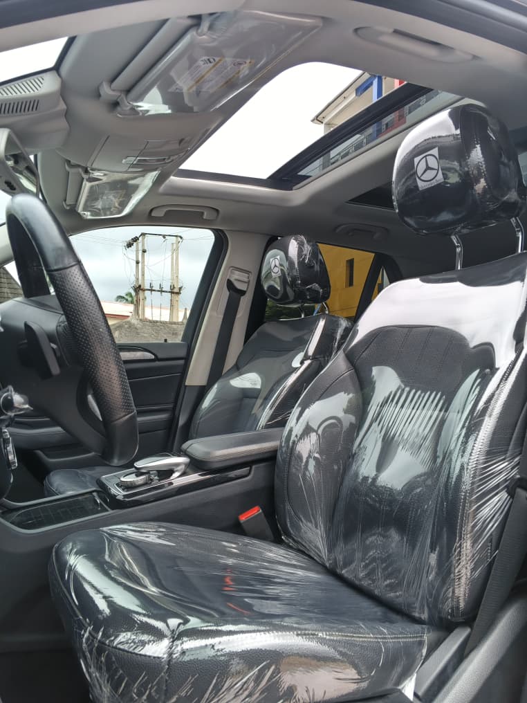 
								Foreign used Mercedes Benz GLE400 4matic 2017 model Full option With valid paper  Buy and drive 42million ngn full									