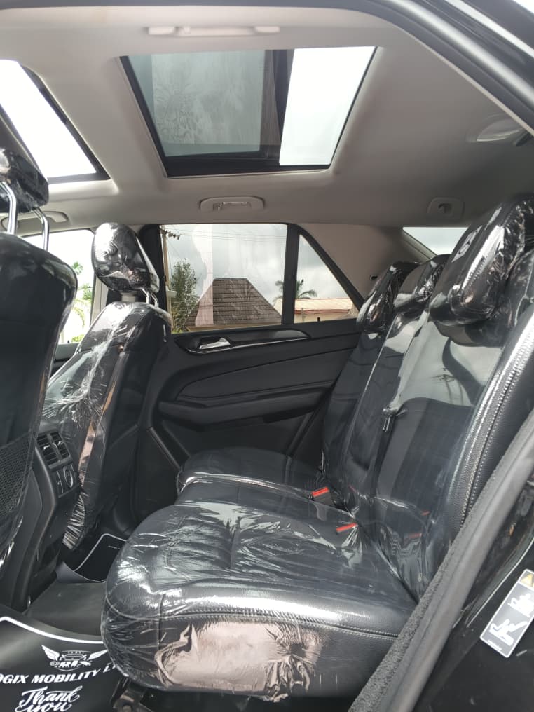 
								Foreign used Mercedes Benz GLE400 4matic 2017 model Full option With valid paper  Buy and drive 42million ngn full									