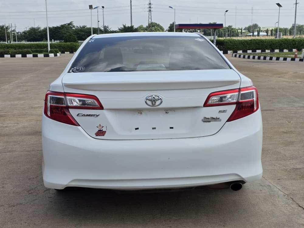 
								EXTREMELY SHARP  GRADE FOREIGN USED 2014 TOYOTA CAMRY SE, MINT INTERIOR, NO SINGLE 9JA PAINT WITH UNTAMPARED ENGINE ND GEAR.GOING FOR JUST 13.5M ONLY Alhawa full									