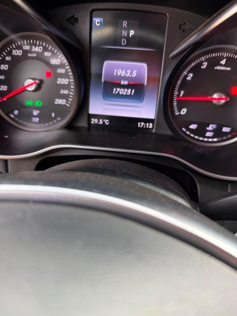 MONEY NEEDED🚨🚨🚨 Distress sale 🔥🔥 Mercedes Benz GLC300 2017 model, black on black interior, Keyless entry! Original duty! Clean title  🅿️12.5M Only  📍ABUJA