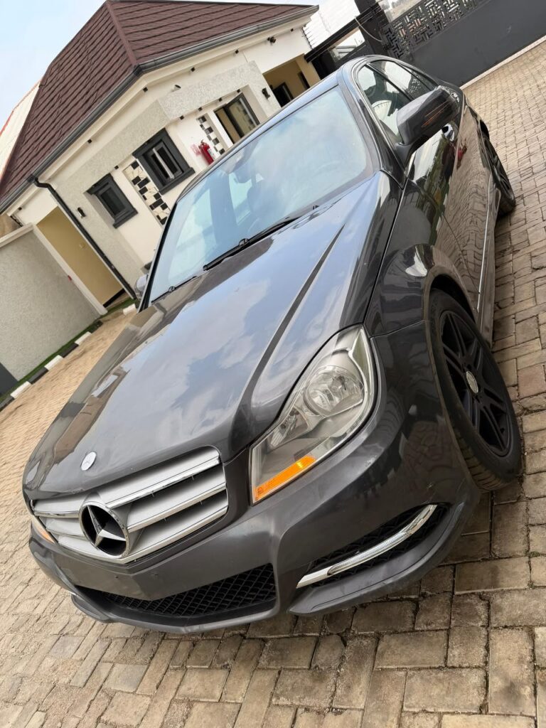 Extremely clean  Mercedes Benz C300 2008 model  No need for Belgium  Untempered engine and gear  AC chilling  All components are fully functional  And in factory mode  Net 6.3m Buyer settles: 300k Kuje Abuja