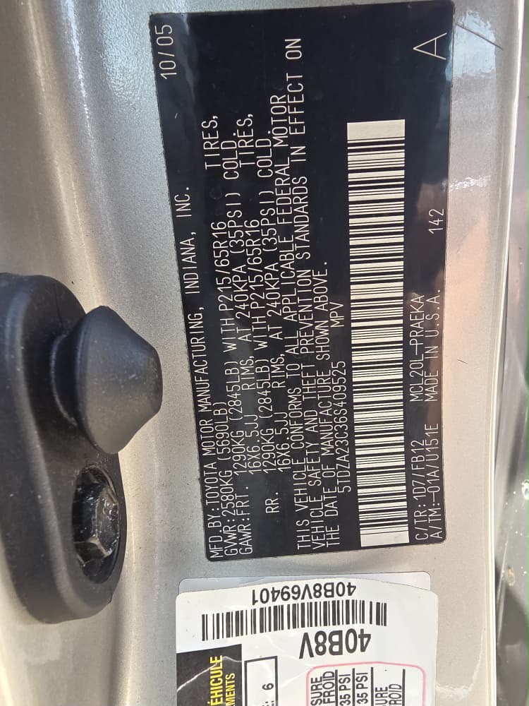
								Awoof Deal: pure accident free Direct Belgium 2006 Toyota Sienna LE with August 2026 Duty, Untampered Engine and Gear super clean interior going for just 9.8m only. Na pump price full									