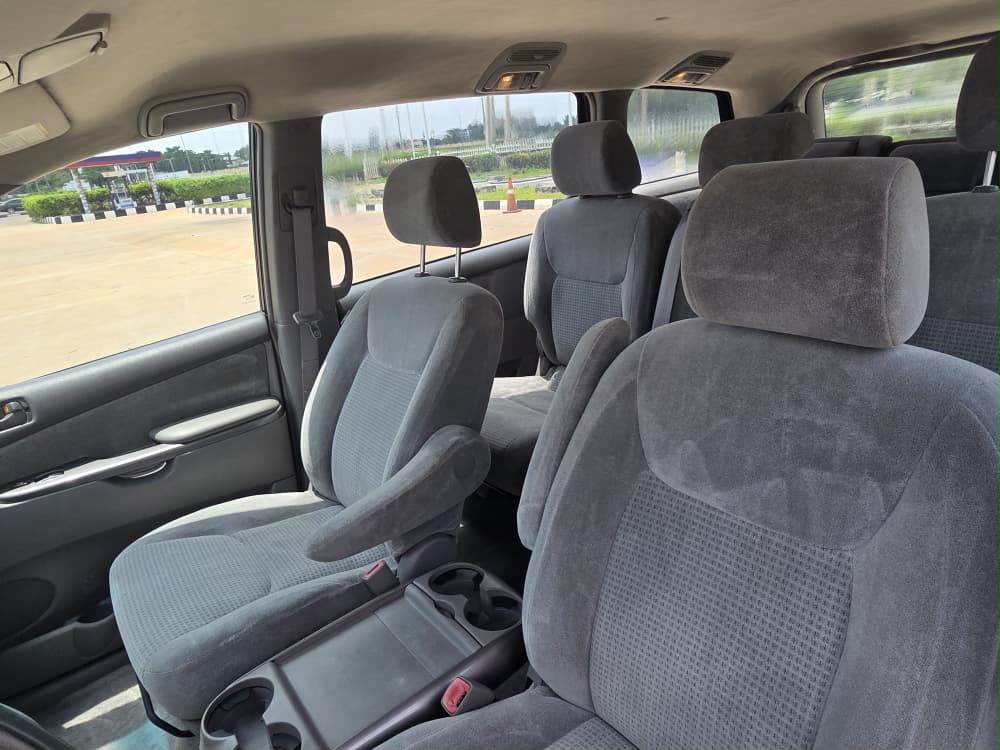
								Awoof Deal: pure accident free Direct Belgium 2006 Toyota Sienna LE with August 2026 Duty, Untampered Engine and Gear super clean interior going for just 9.8m only. Na pump price full									