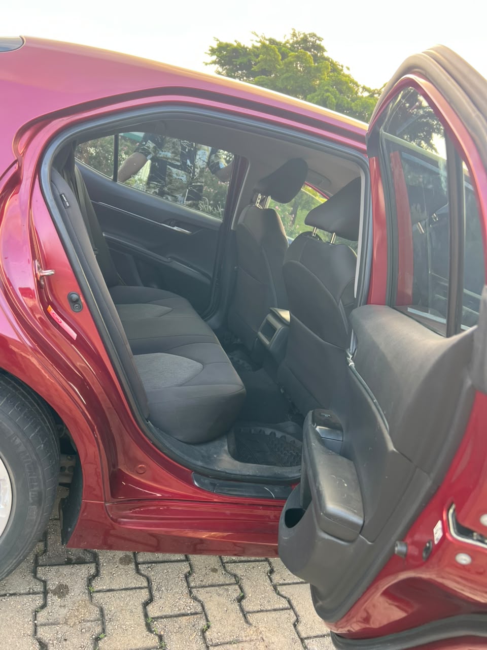 
								Foreign used Toyota Camry 2018 model, low mileage, custom duty fully paid accident free, everything is in good condition going for 22m Abuja deal full									