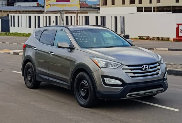 
								FOREIGN USED 2014 HYUNDAI SANTAFE SPORT IN PRISTINE CONDITION PROPERLY DOCUMENTED GOING FOR 13M ABUJA DEAL full									